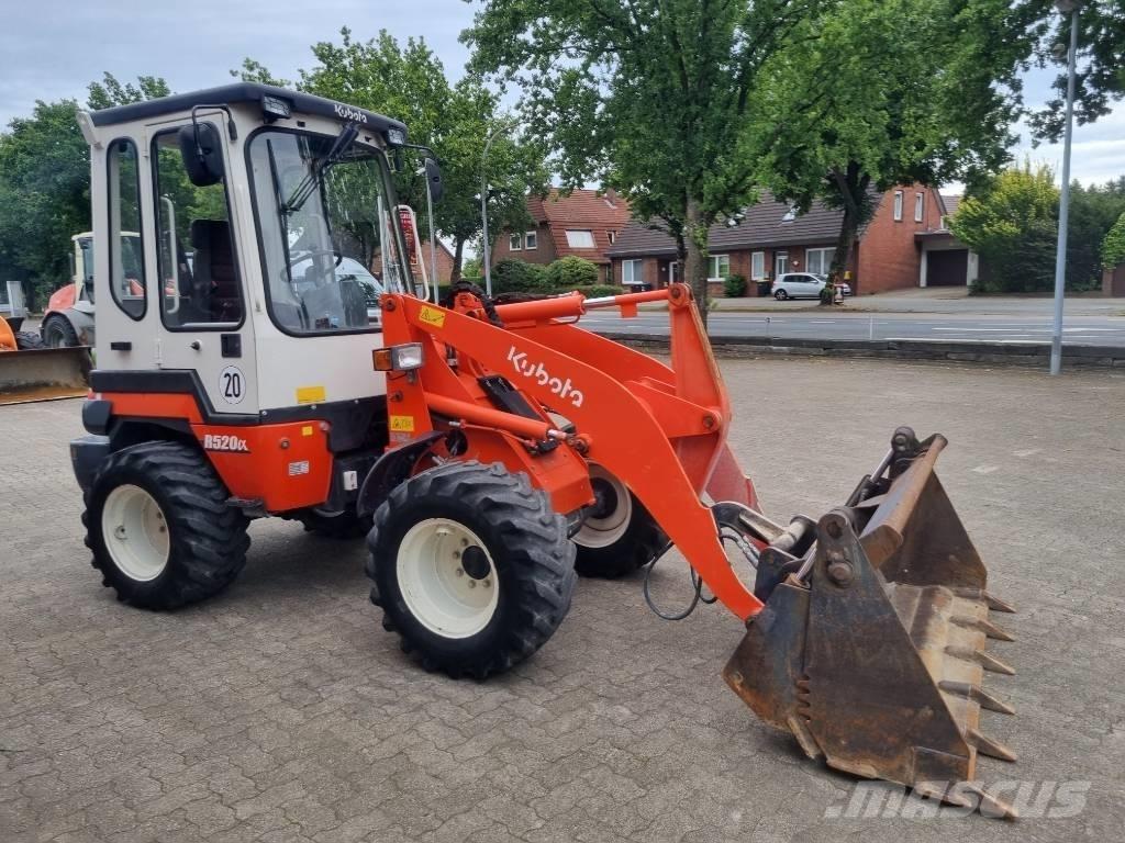 Kubota R 520 N Pale gommate