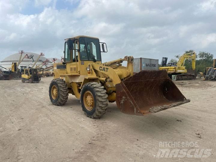 CAT 926E Pale gommate