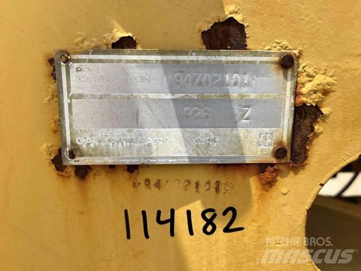 CAT 926E Pale gommate