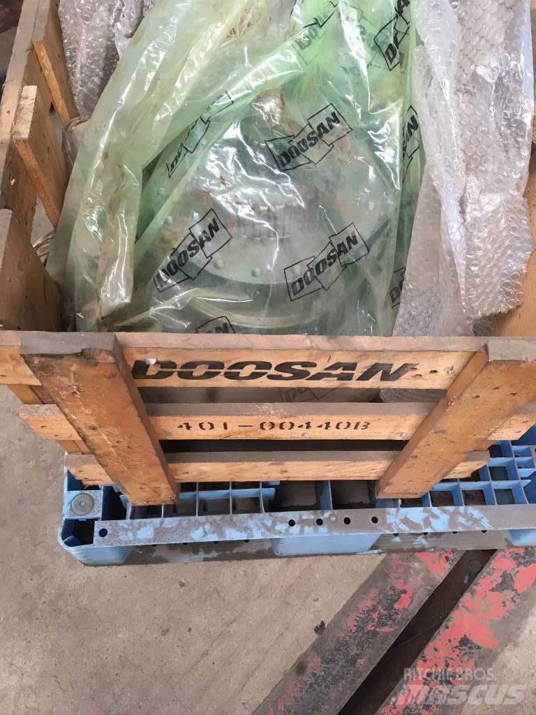Doosan DX 300 Escavatori cingolati