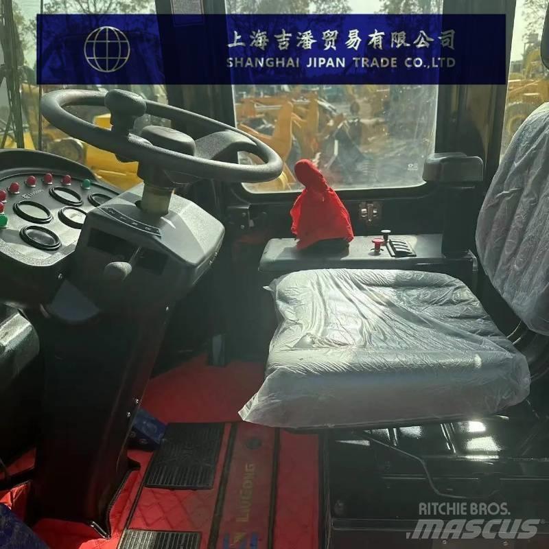 LiuGong CLG 836 Pale gommate