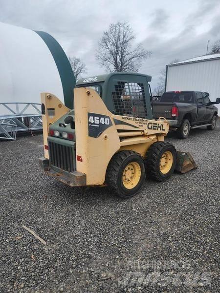 Gehl 4640 Mini Pale Gommate