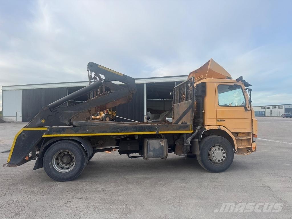 Scania P 82 H Camion con cassone scarrabile