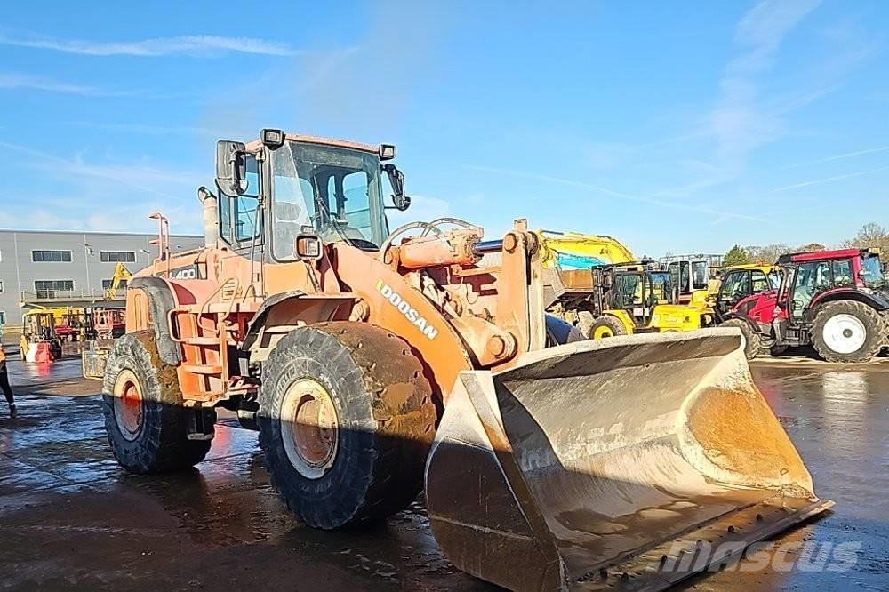 Doosan DL 400 Pale gommate