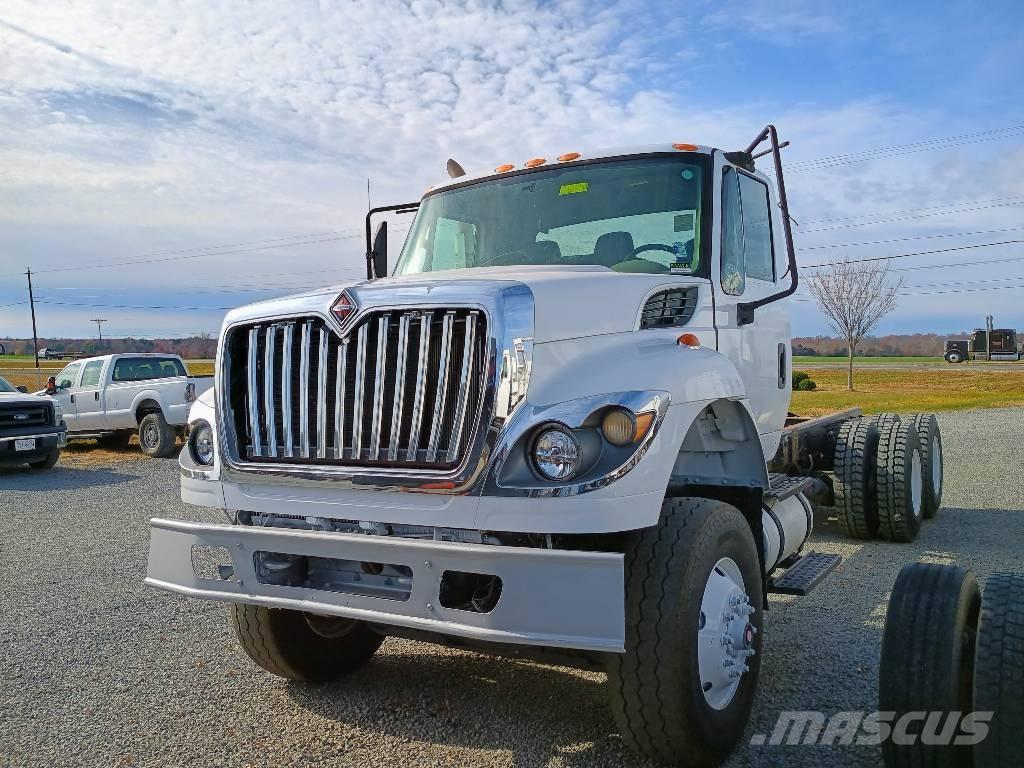 International 7400 Autocabinati