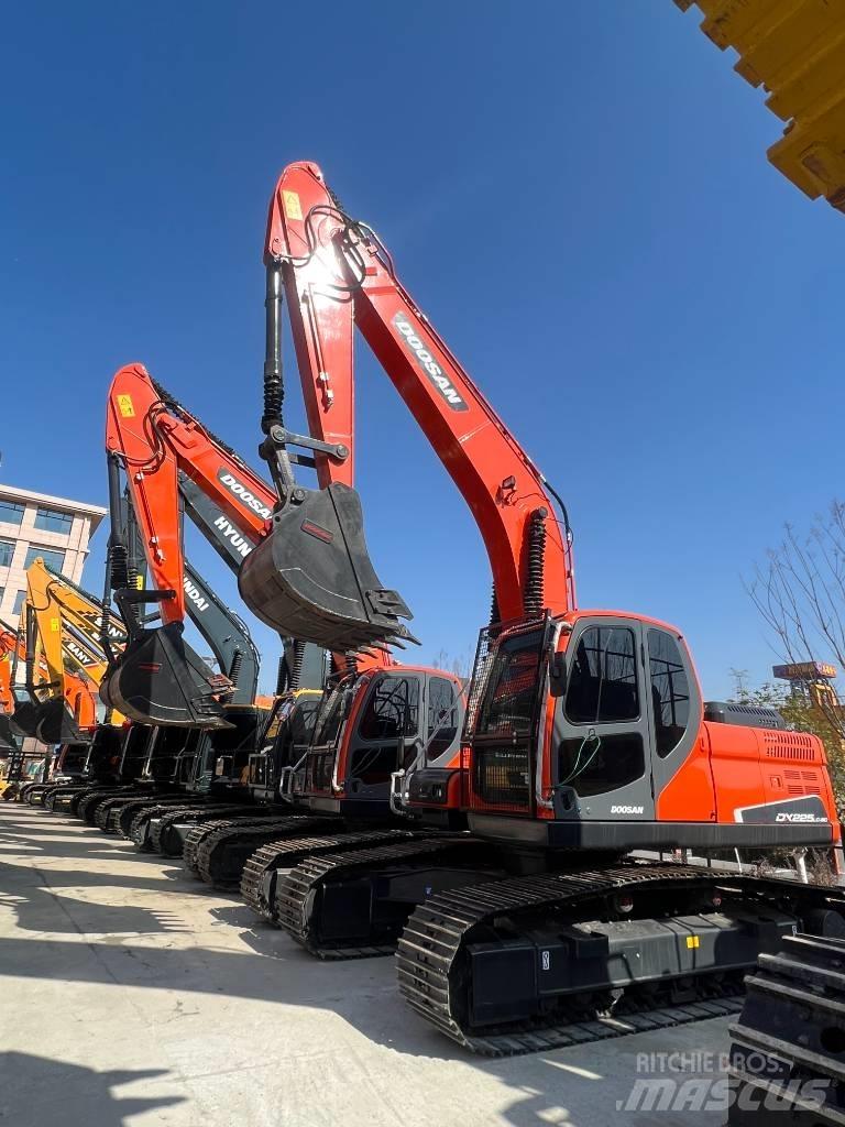 Doosan DX 225 Escavatori cingolati