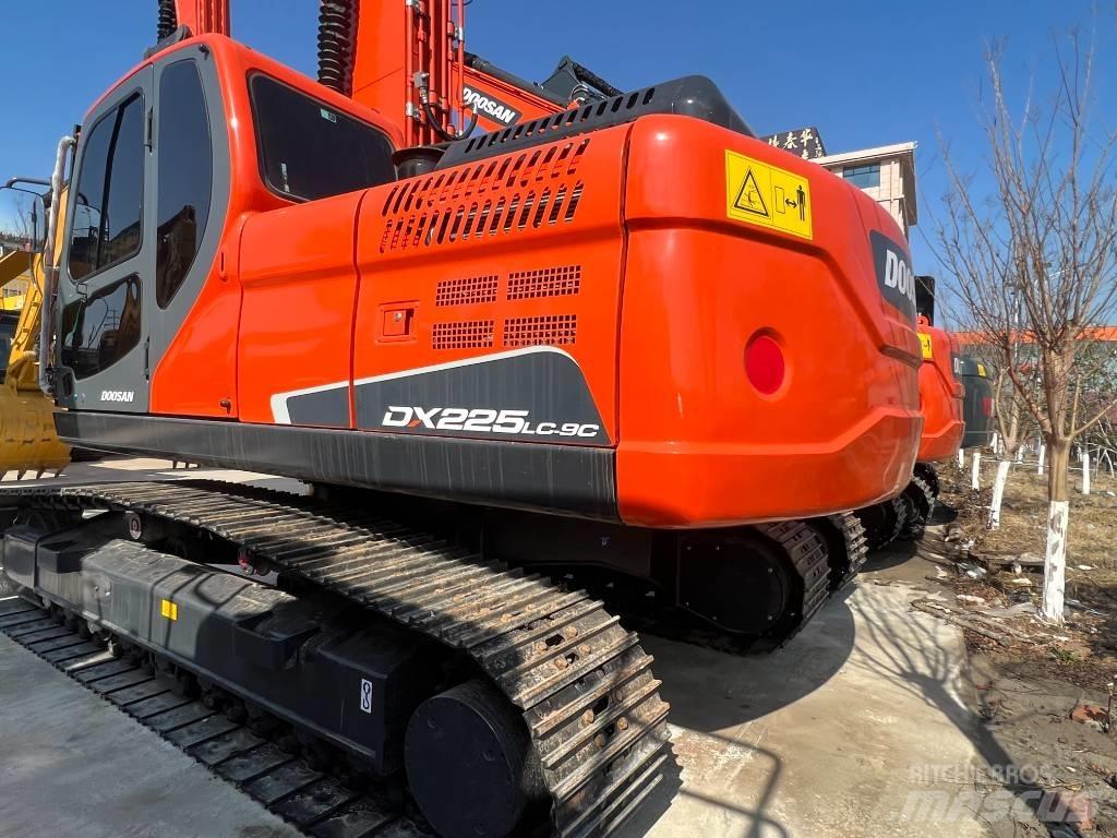 Doosan DX 225 Escavatori cingolati