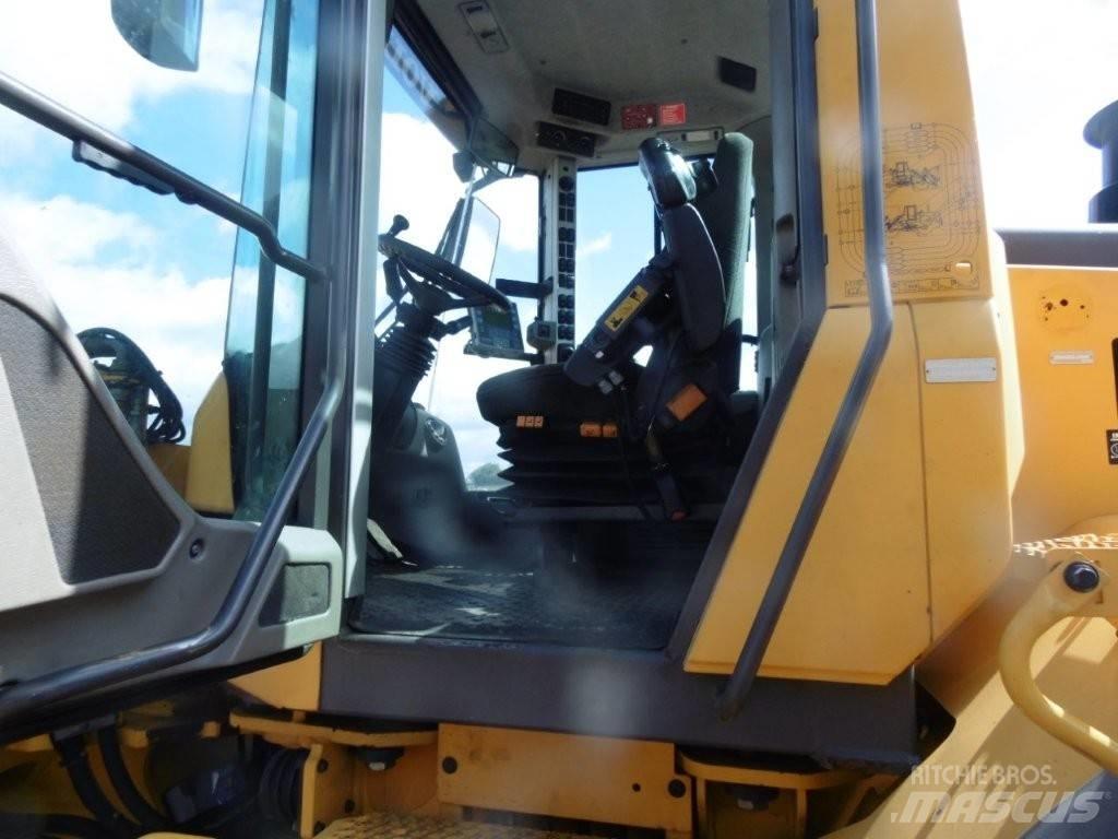 Volvo L 120 F Pale gommate