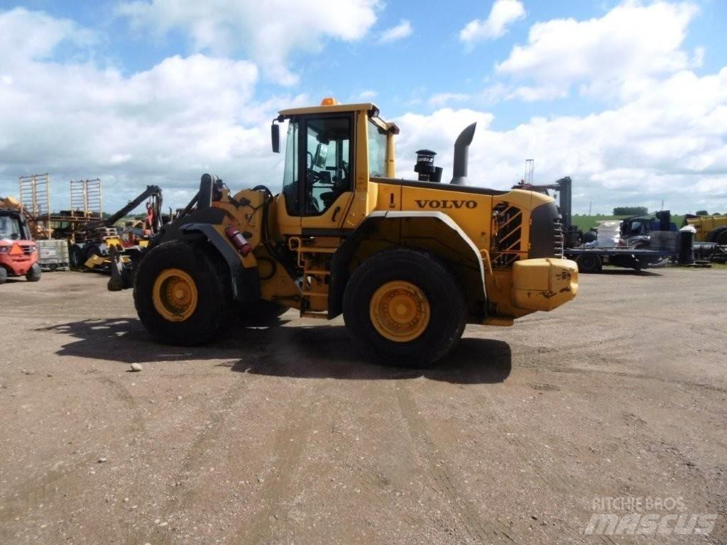 Volvo L 120 F Pale gommate