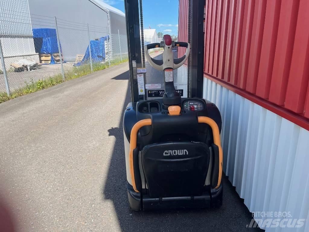 Crown ET4000-1.2 Transpallet uomo a terra