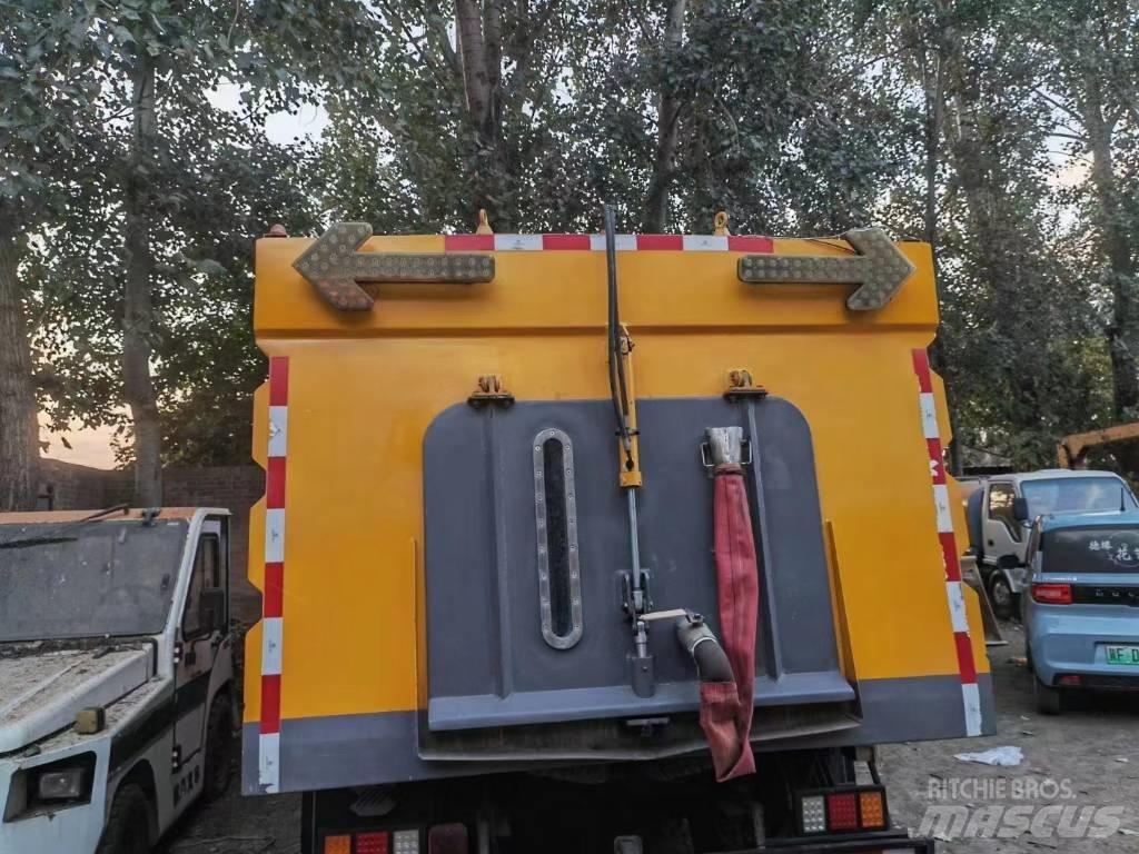 Isuzu ELF Autocarro spazzatrice