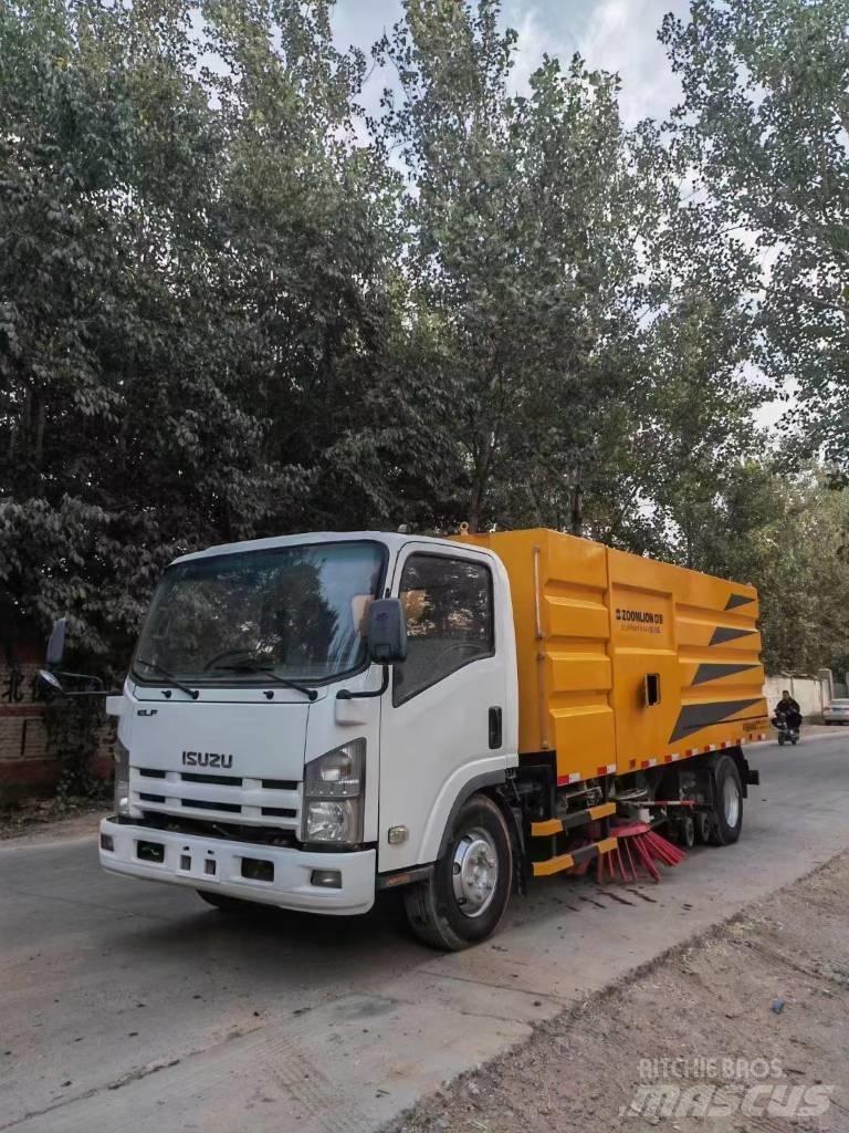 Isuzu ELF Autocarro spazzatrice