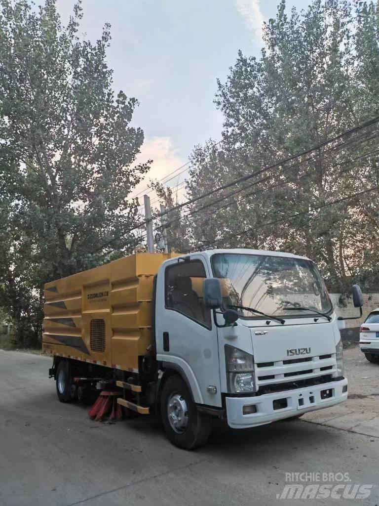 Isuzu ELF Autocarro spazzatrice
