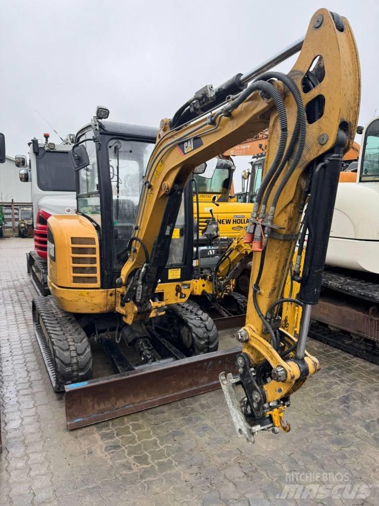 CAT 302.7 D Miniescavatori