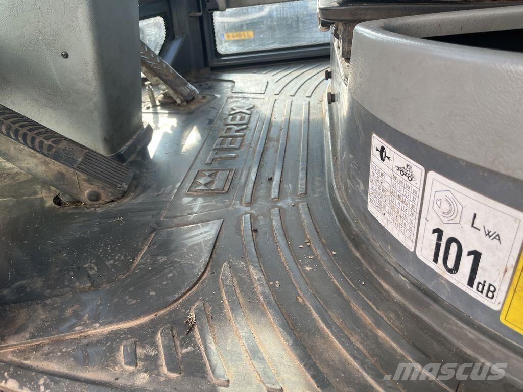 Terex TL100 Pale gommate