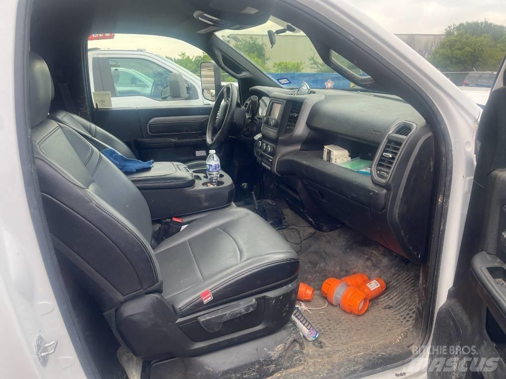 RAM 5500 Camion con sponde ribaltabili