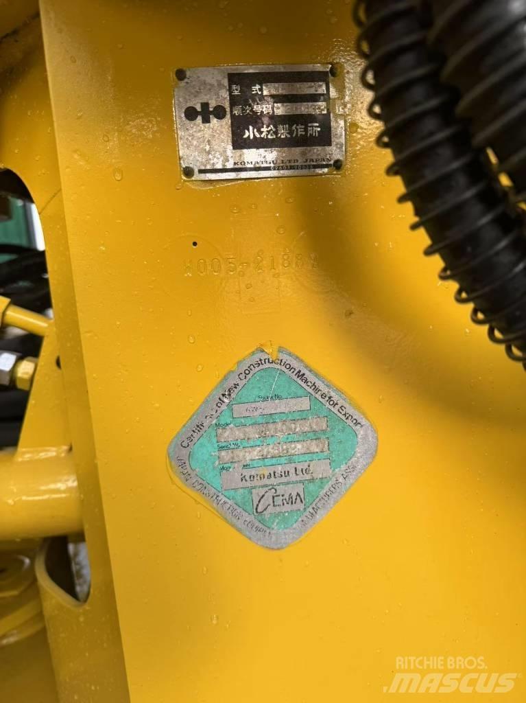 Komatsu WA100-1 Pale gommate