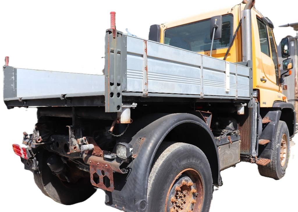 Unimog U400 Camion con sponde ribaltabili