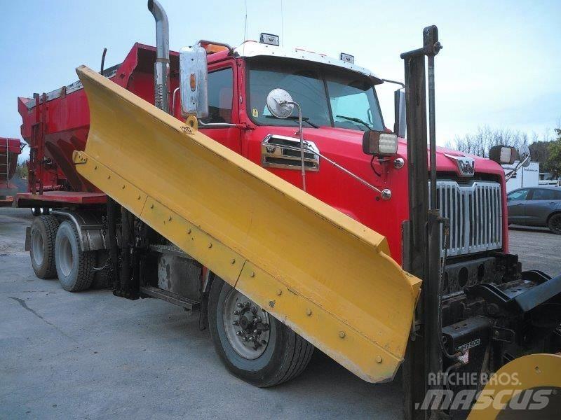 Western Star 4700 SB Lame spazzaneve e aratri