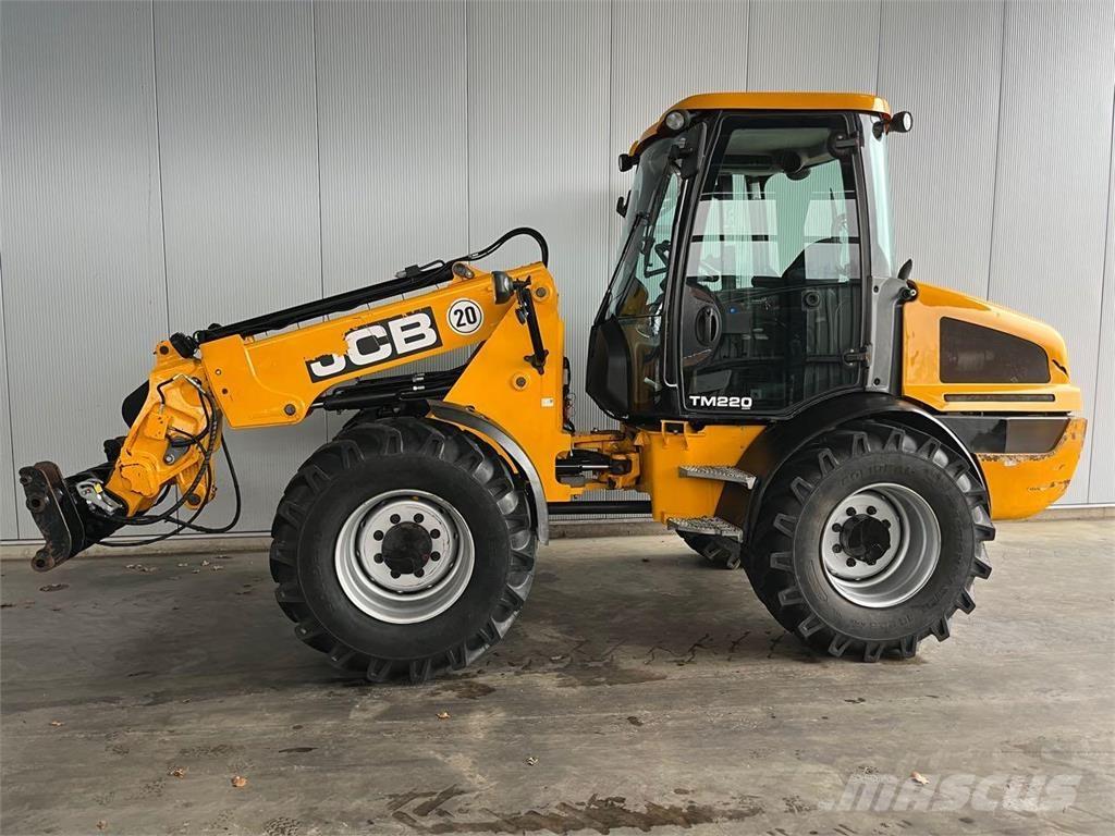 JCB TM 220 Agri Pale gommate