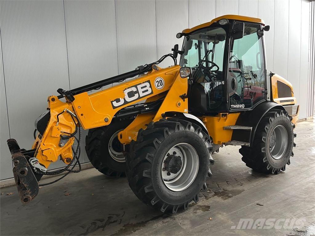 JCB TM 220 Agri Pale gommate