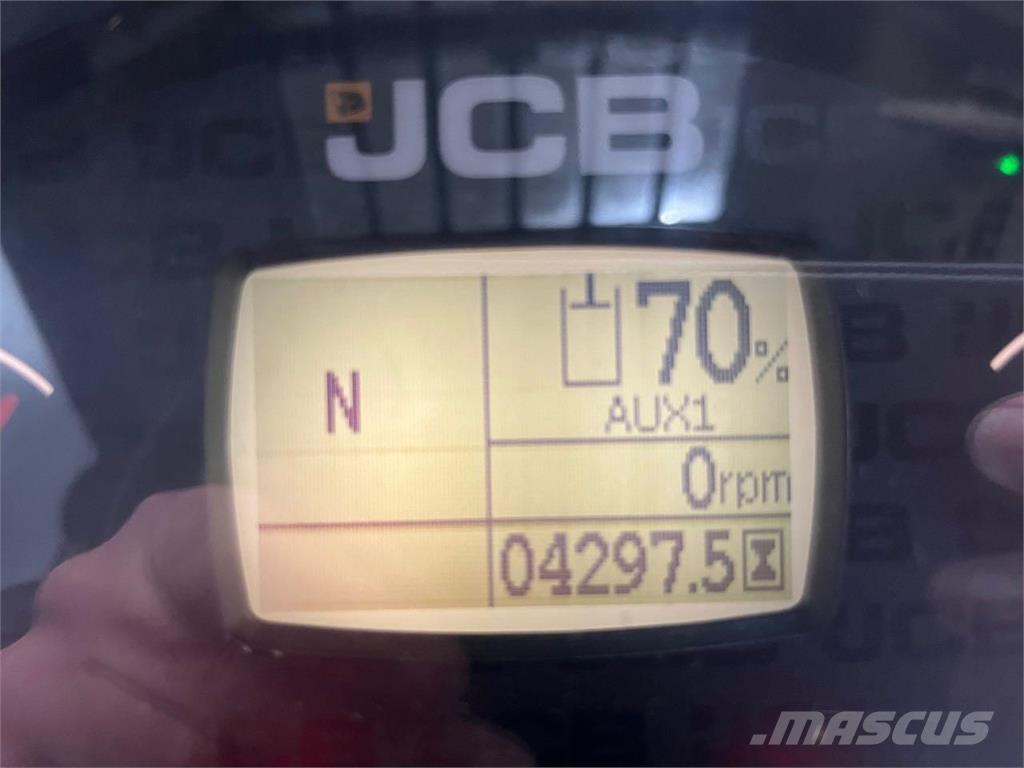 JCB TM 220 Agri Pale gommate