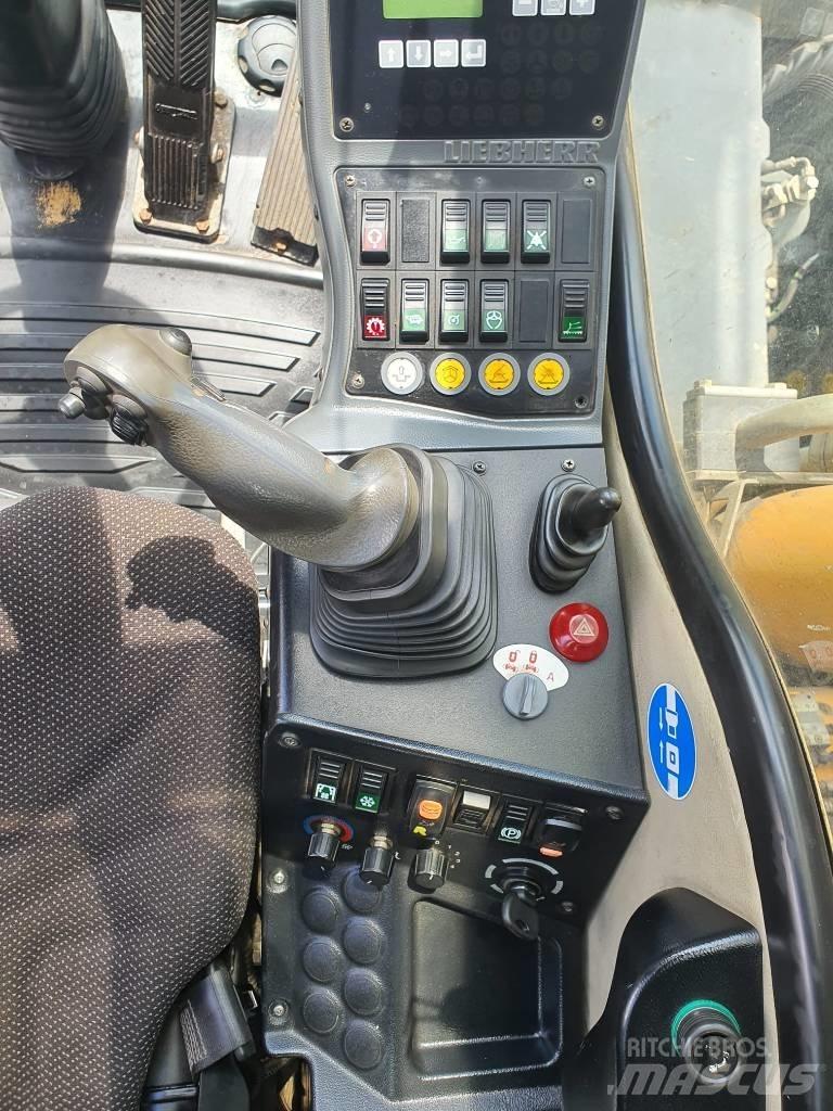Liebherr A314 Escavatori gommati