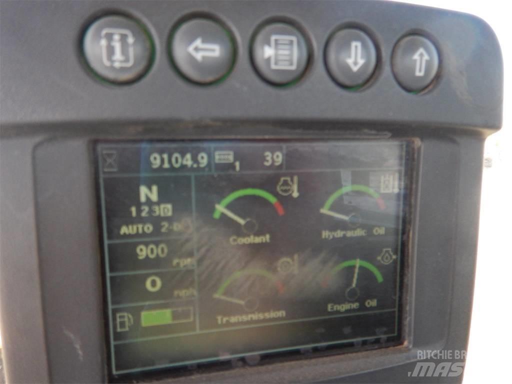 John Deere 524K Pale gommate