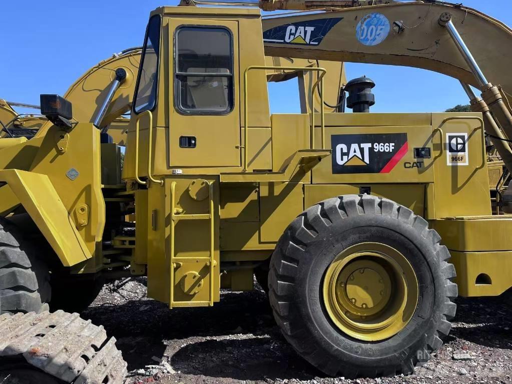 CAT 966F Pale gommate