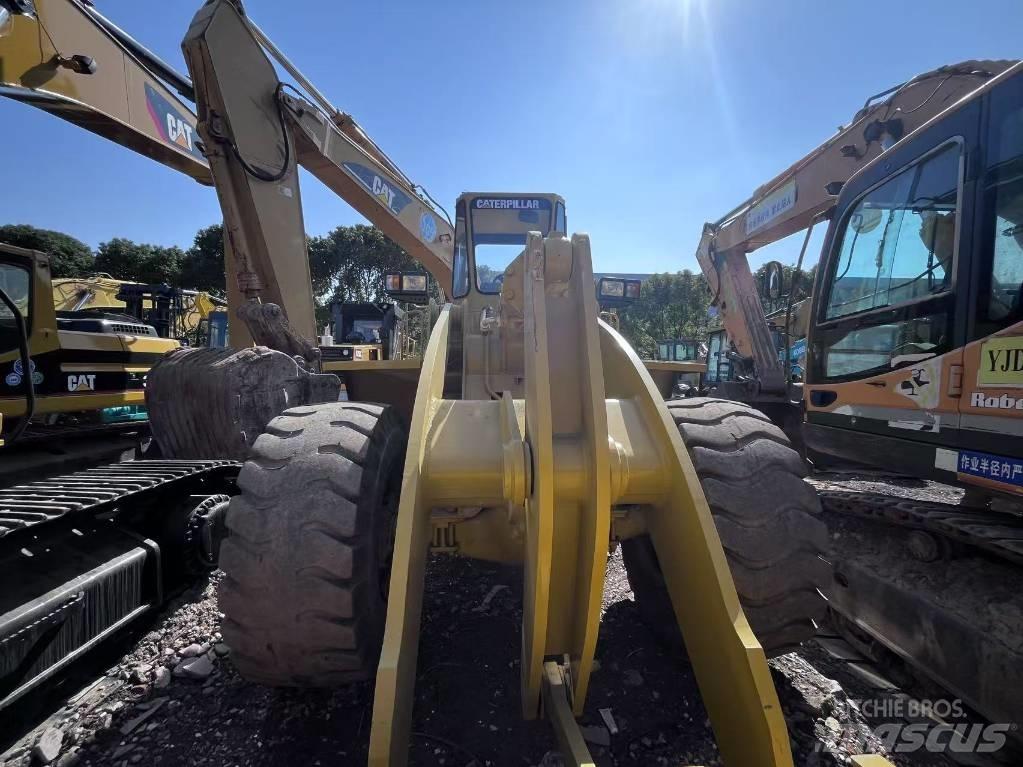 CAT 966F Pale gommate
