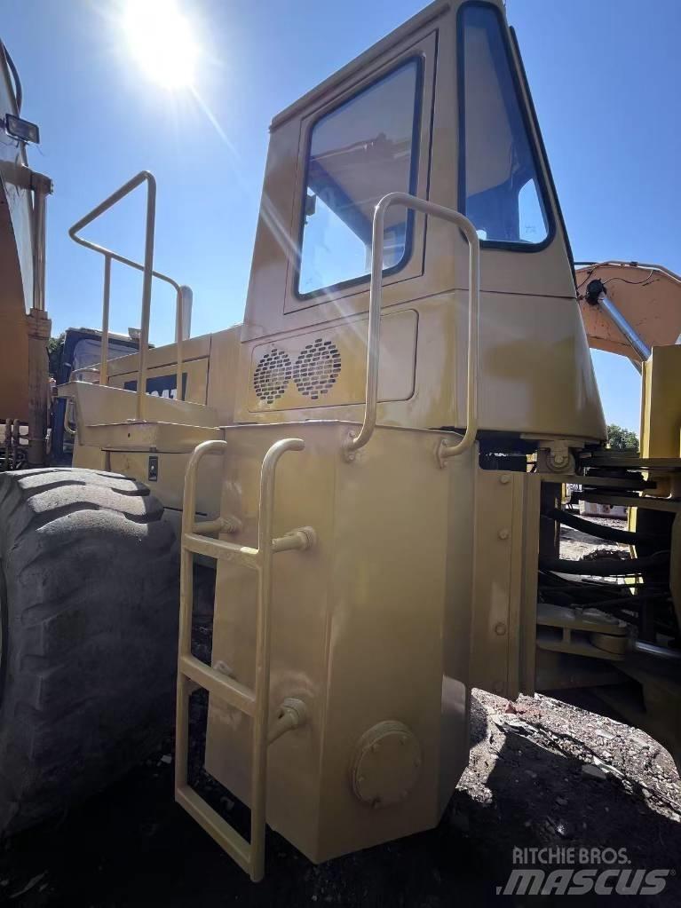 CAT 966F Pale gommate