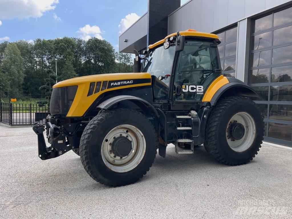 JCB Fastrac 8250 Trattori