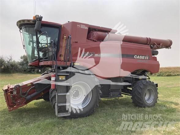 Case IH 8240 Mietitrebbiatrici