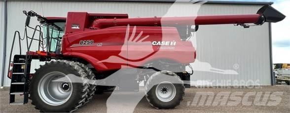 Case IH 8250 Mietitrebbiatrici