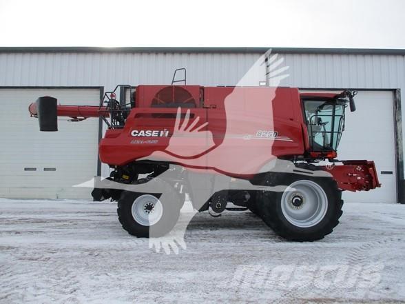 Case IH 8250 Mietitrebbiatrici