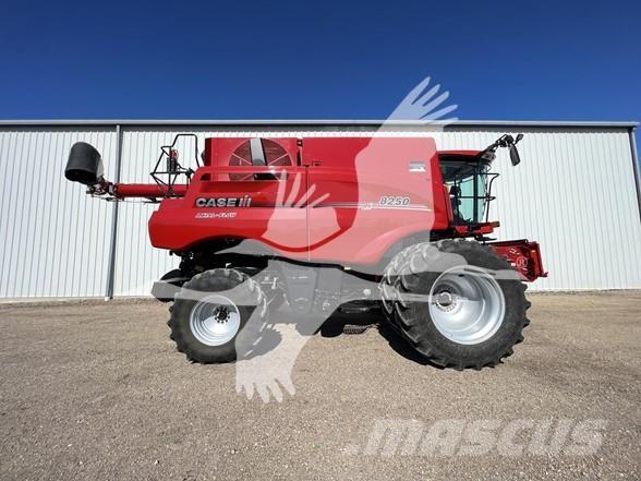 Case IH 8250 Mietitrebbiatrici