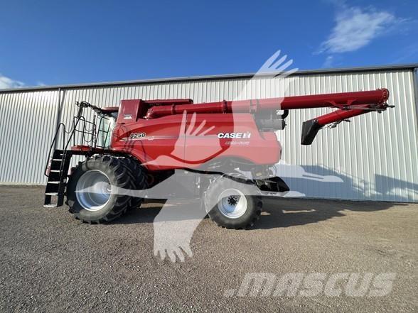 Case IH 8250 Mietitrebbiatrici