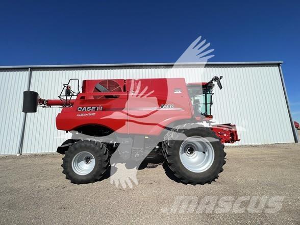 Case IH 8250 Mietitrebbiatrici
