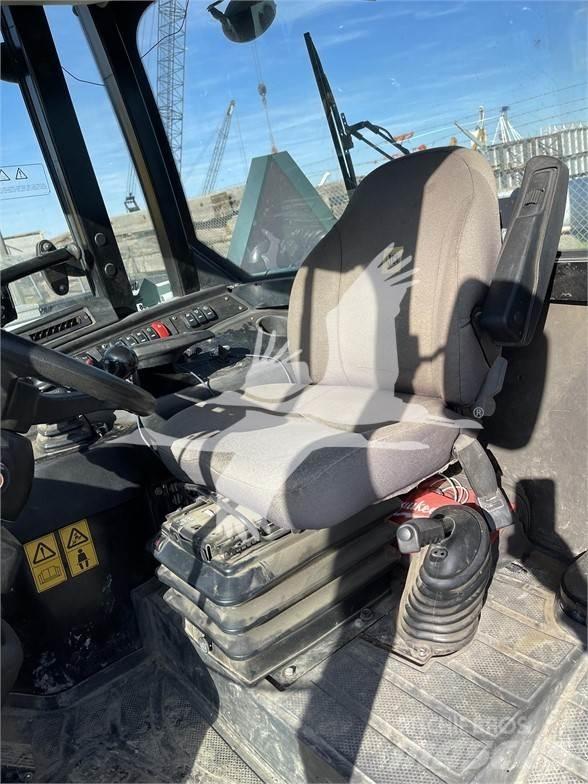 JCB 409 Pale gommate