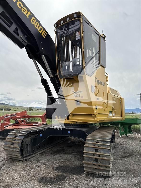 Tigercat 880E Caricatronchi con base su rimorchio