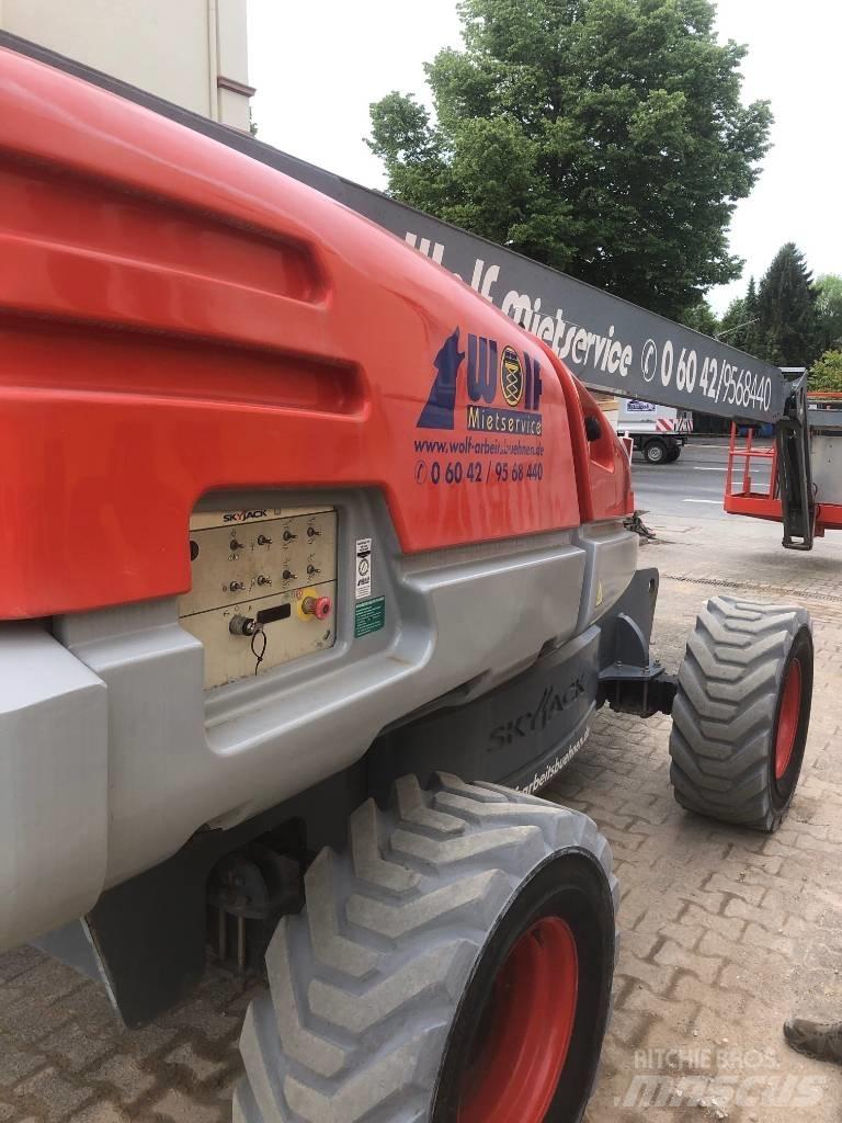 SkyJack SJ 66 T Piattaforme a braccio articolato