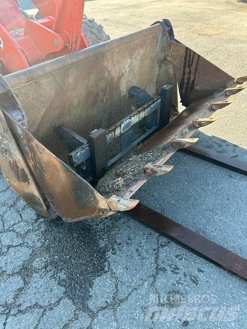 Kubota R 082 Pale gommate