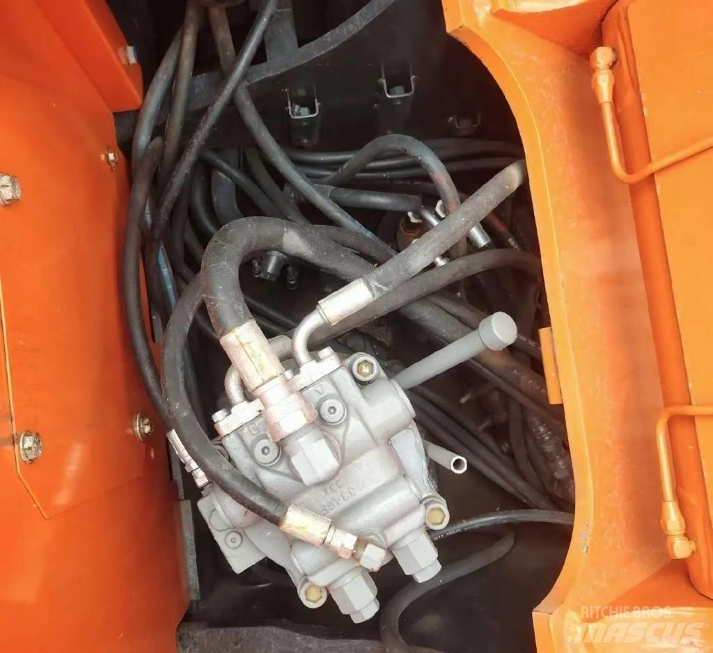Hitachi 135US-6 Escavatori cingolati