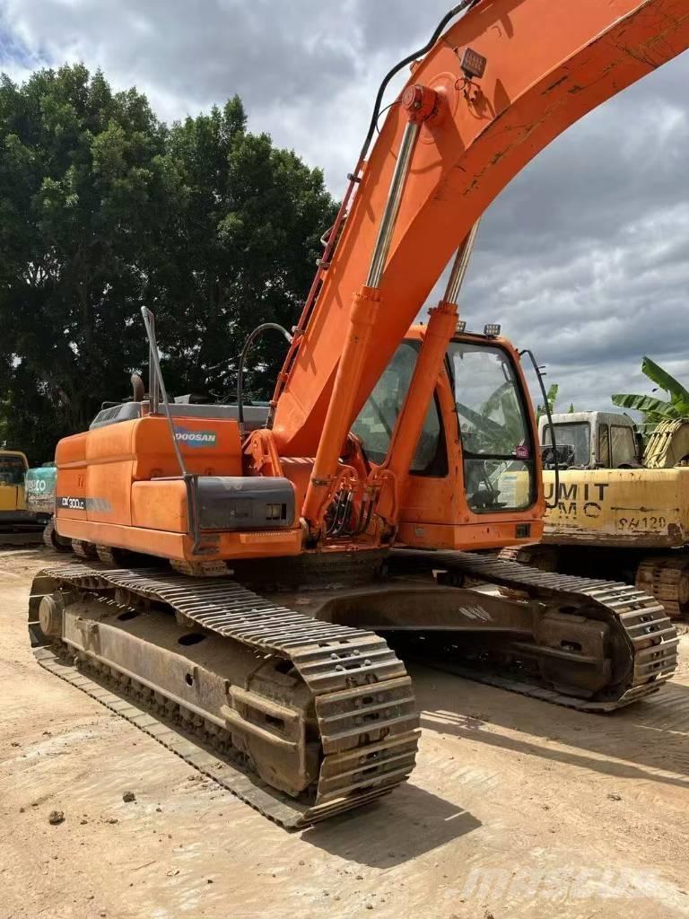 Doosan DX300LC Escavatori a lunga portata