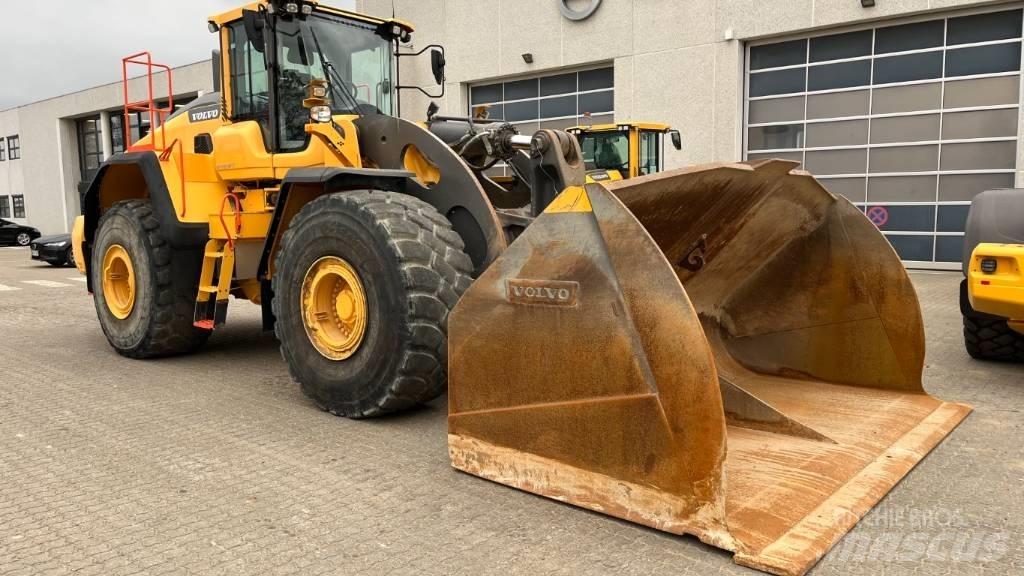 Volvo L260H Pale gommate