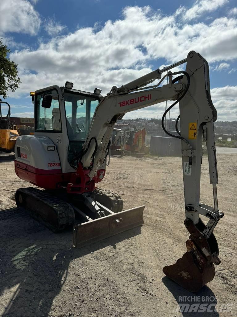 Takeuchi TB 230 Miniescavatori