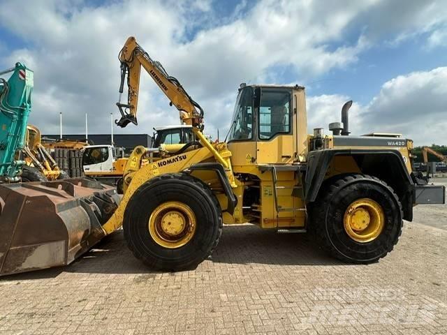 Komatsu WA 420-3 Pale gommate