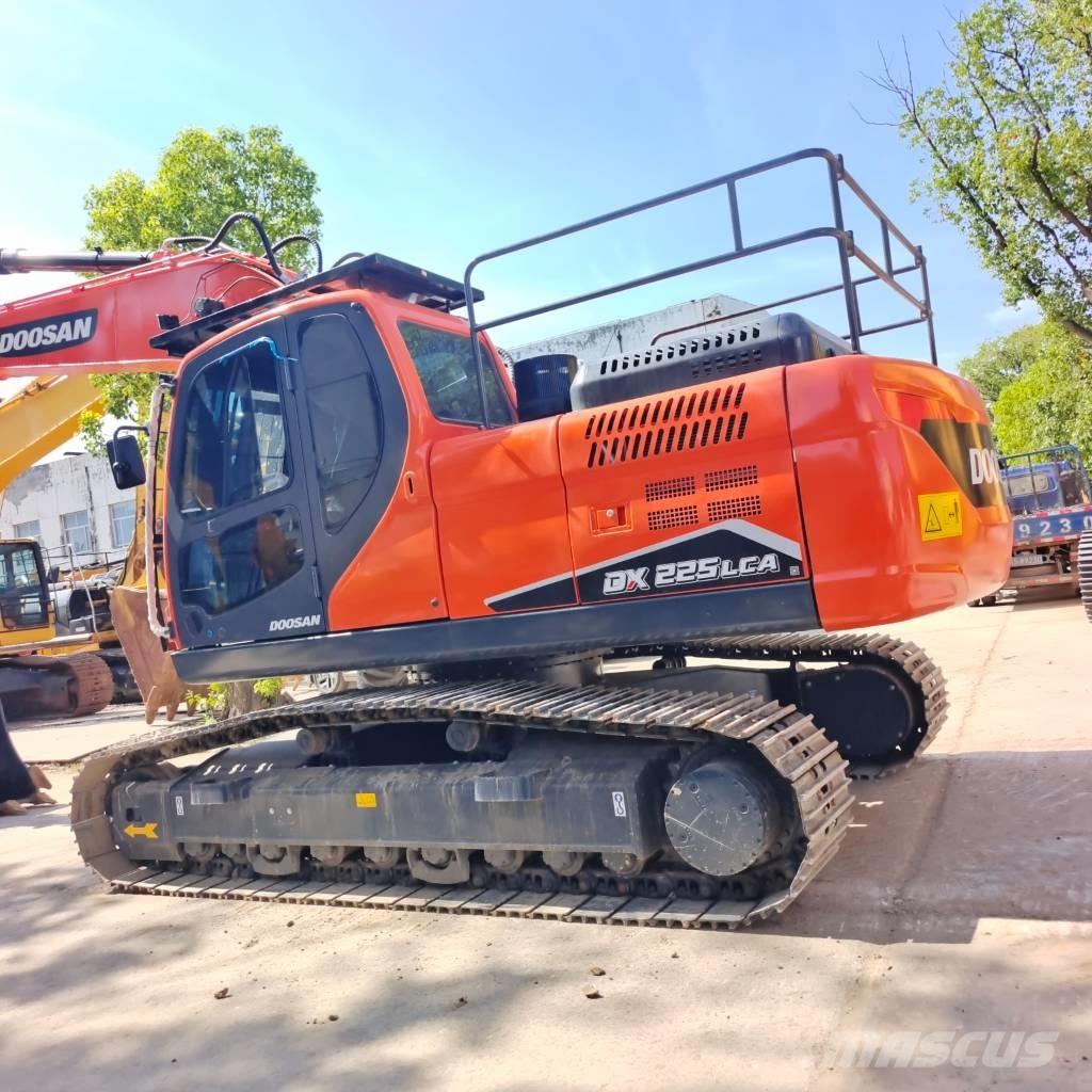 Doosan DX 225 LCA Escavatori cingolati