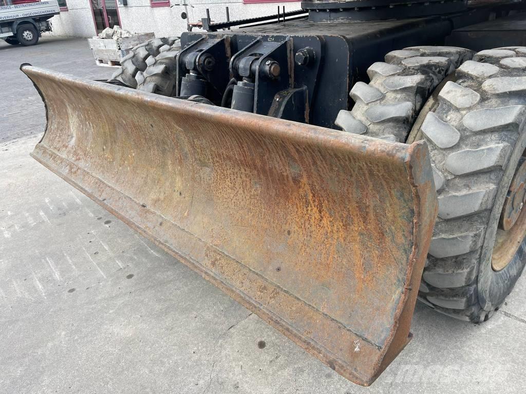 JCB JS 145 W Escavatori gommati