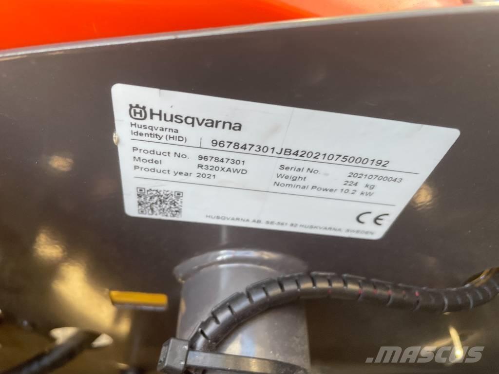 Husqvarna R320X AWD Trattorini tagliaerba